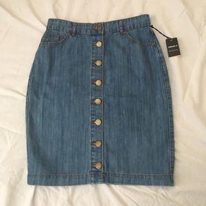 SOLD ON DEPOP | NWT F21 Denim Skirt
